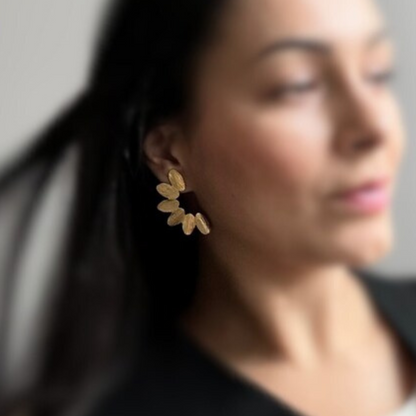 Abstract earrings with leaf design - Saida Fashion 