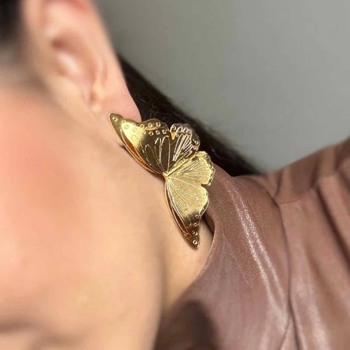 Butterfly earrings for a unique touch - Saida Fashion 
