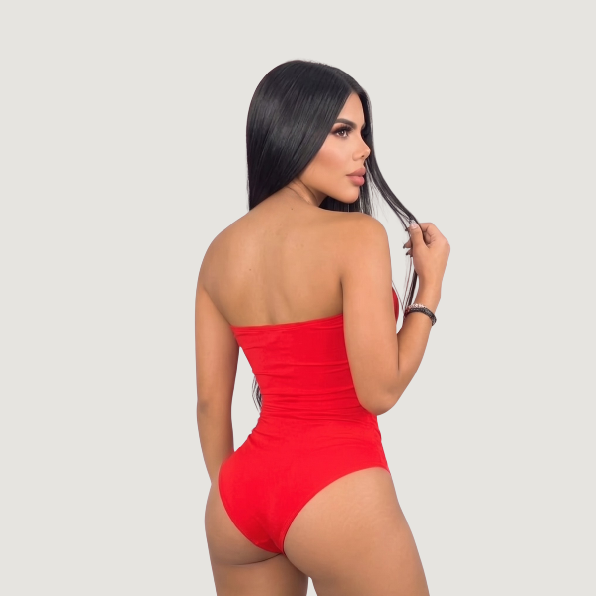 Body sin tirantes con corte en la cintura